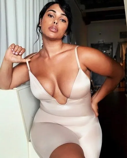 Tabria Majors quase nua