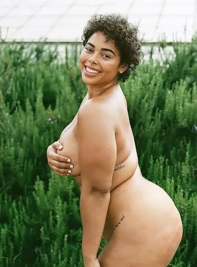 Tetas e bunda nua de Tabria Majors