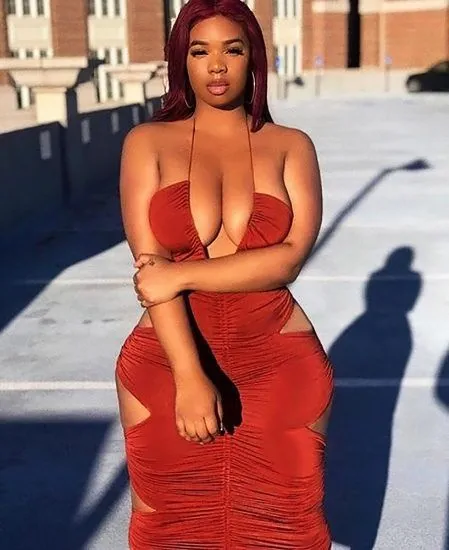 ரவி லோசோ சிவப்பு உடை