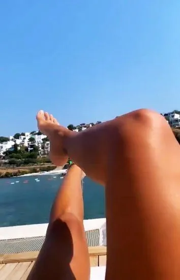 Pernas quentes de Rita Ora