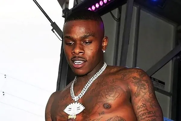 rapero DaBaby desnudo