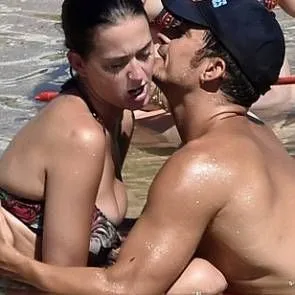 オーランド・ブルームを抱き締めるケイティ・ペリー