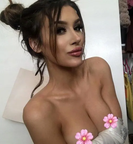 Molly Eskam varm och våt