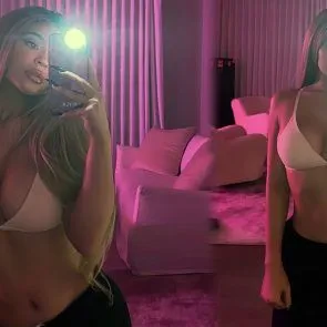 Kylie Jenner naakt spiegel selfie