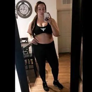 Nia Jax çıplak şişman kız pic