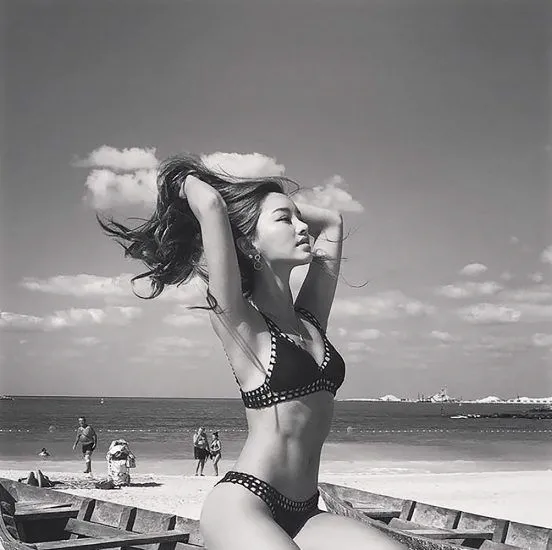 Jang Sung Hee bikini