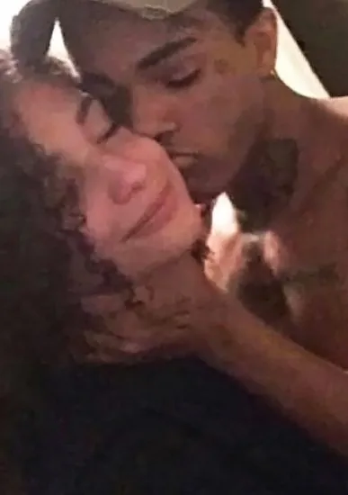 Geneva Ayala va filtrar porno