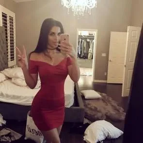 SSSniperWolf красное платье