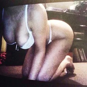 Кім Кардашьян оголена сиськами і дупою