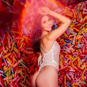 ميج تيرني بعقب