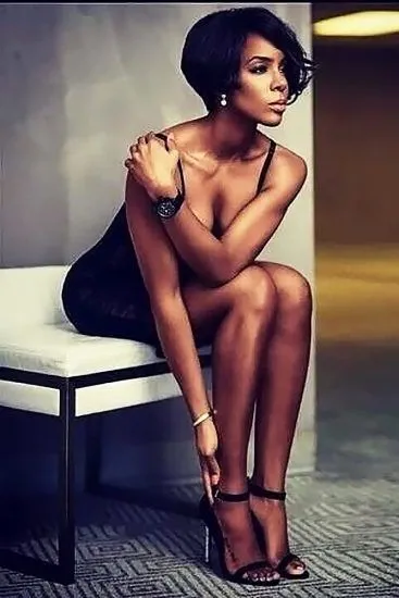 Kelly Rowland nuogos kojos