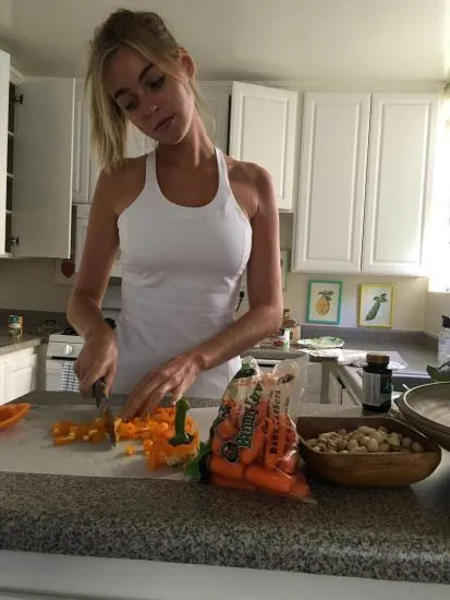 Elizabeth Turner karšta baltoje cisternos viršūnėje