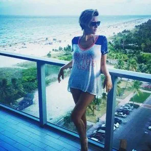 Хариса Томпсън гореща