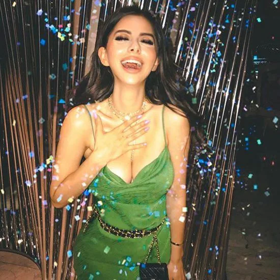 horúci dekolt azzyland