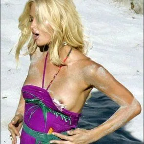 Paris Hilton bröstvårtor