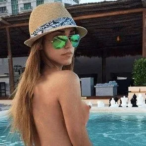 यानेट गार्सिया न्यूड स्लिप