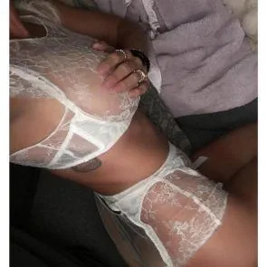 Gambar Instagram pakaian dalam Charisma Carpenter