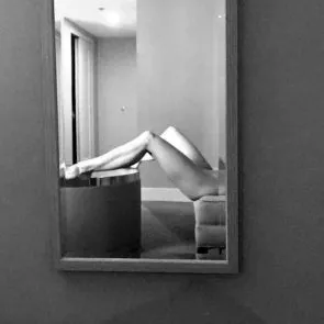 Kaki panas Charisma Carpenter