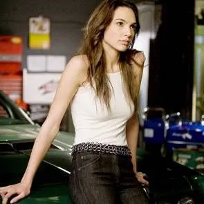 Gal Gadot vidět skrz