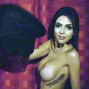 Nyvi Estephan Оголена сексуальна