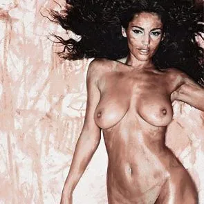 Kelly Brook posiert nackt