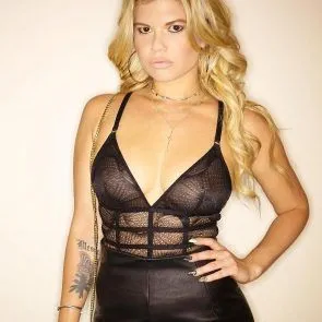 చానెల్ వెస్ట్ కోస్ట్ ఉరుగుజ్జులు