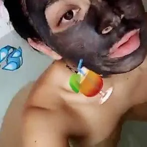 sânii charli xcx întrezări