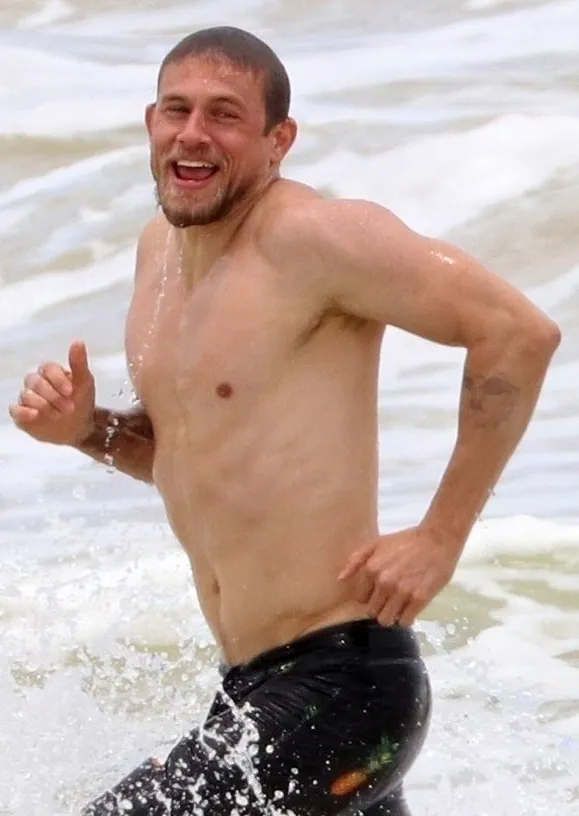 Ο Τσάρλι Χανάμ πιάστηκε χωρίς πύλη παραλίας