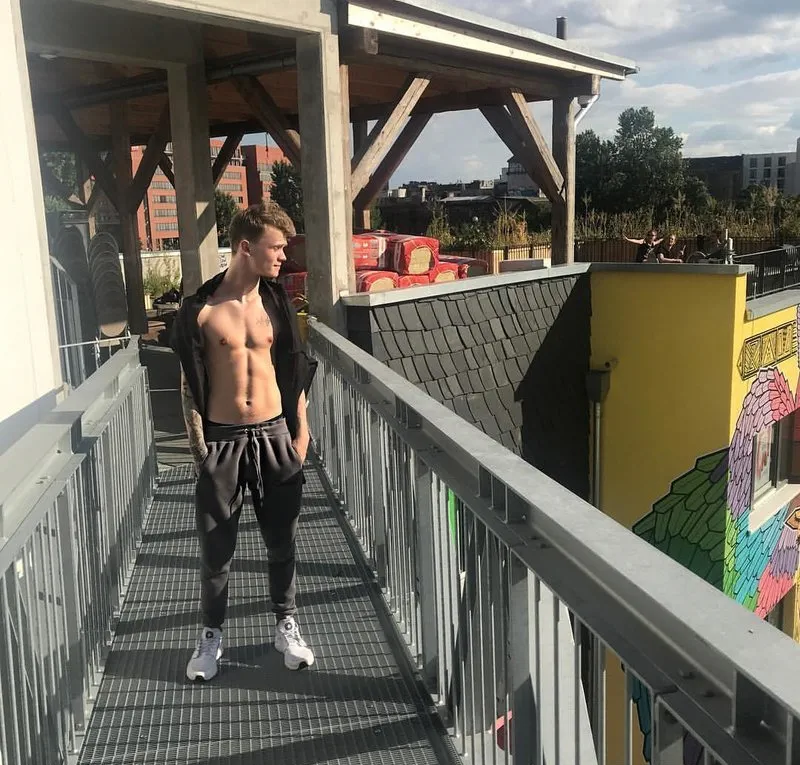 Charlie Lenehan nude