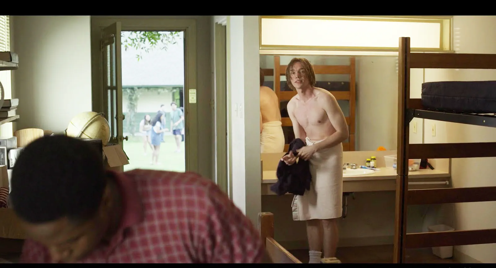 Charlie Plummer naked photos