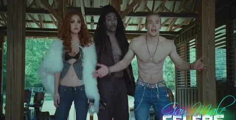 吸血鬼查理·韦伯赤裸裸的猴子