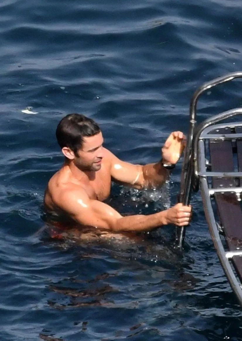 Chace Crawford naked photos