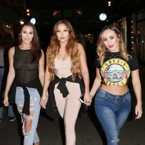 06-קלואי-גודמן-לראות-דרך-שדיים