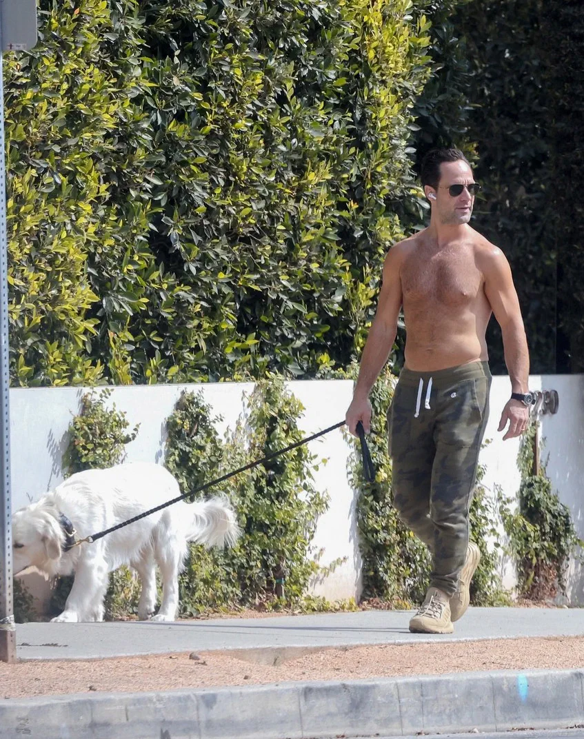 Chris Diamantopoulos paparazzi