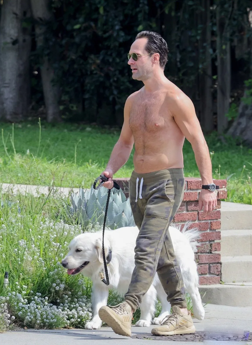 Chris Diamantopoulos naked photos