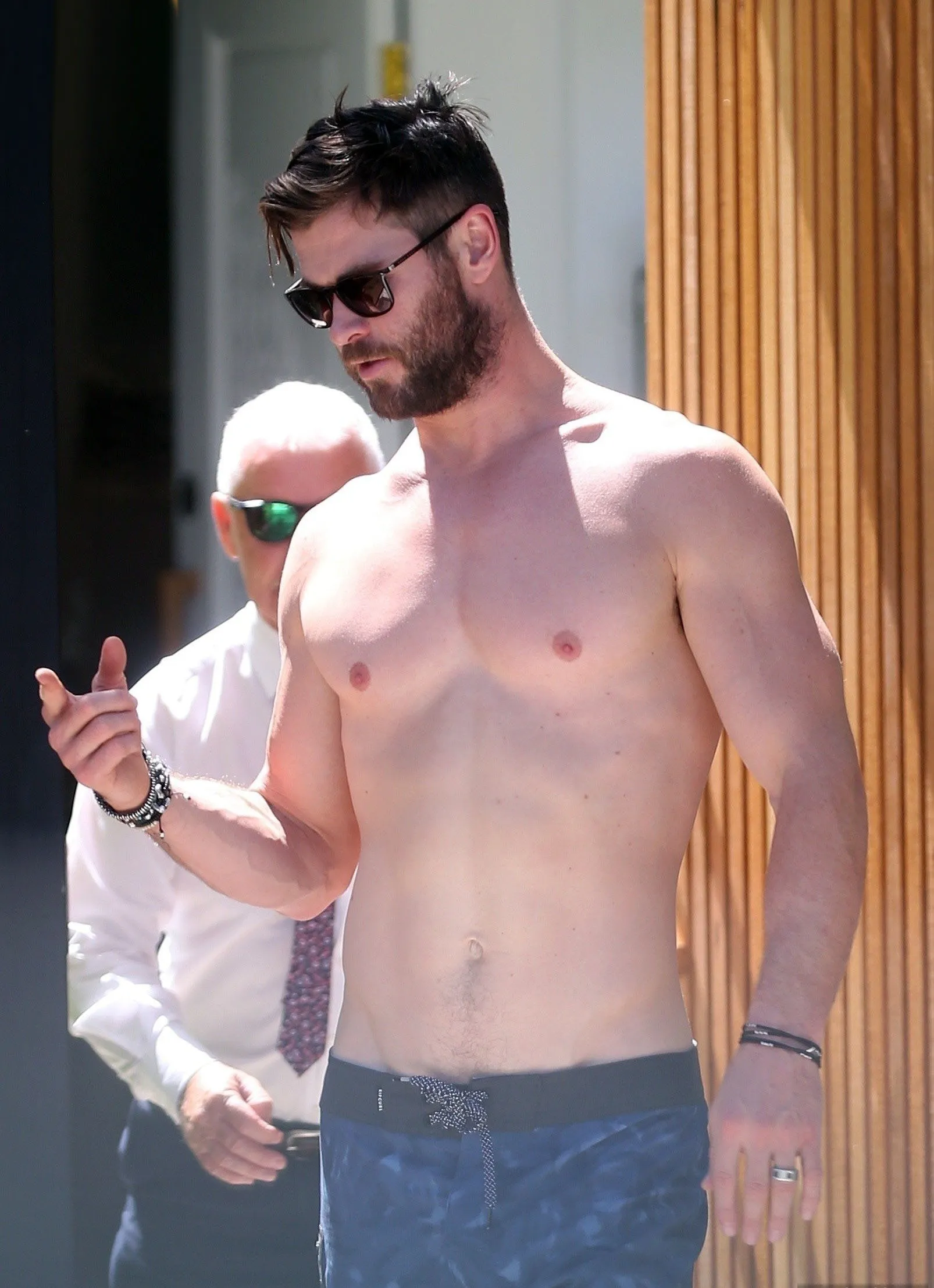 Chris Hemsworth nude