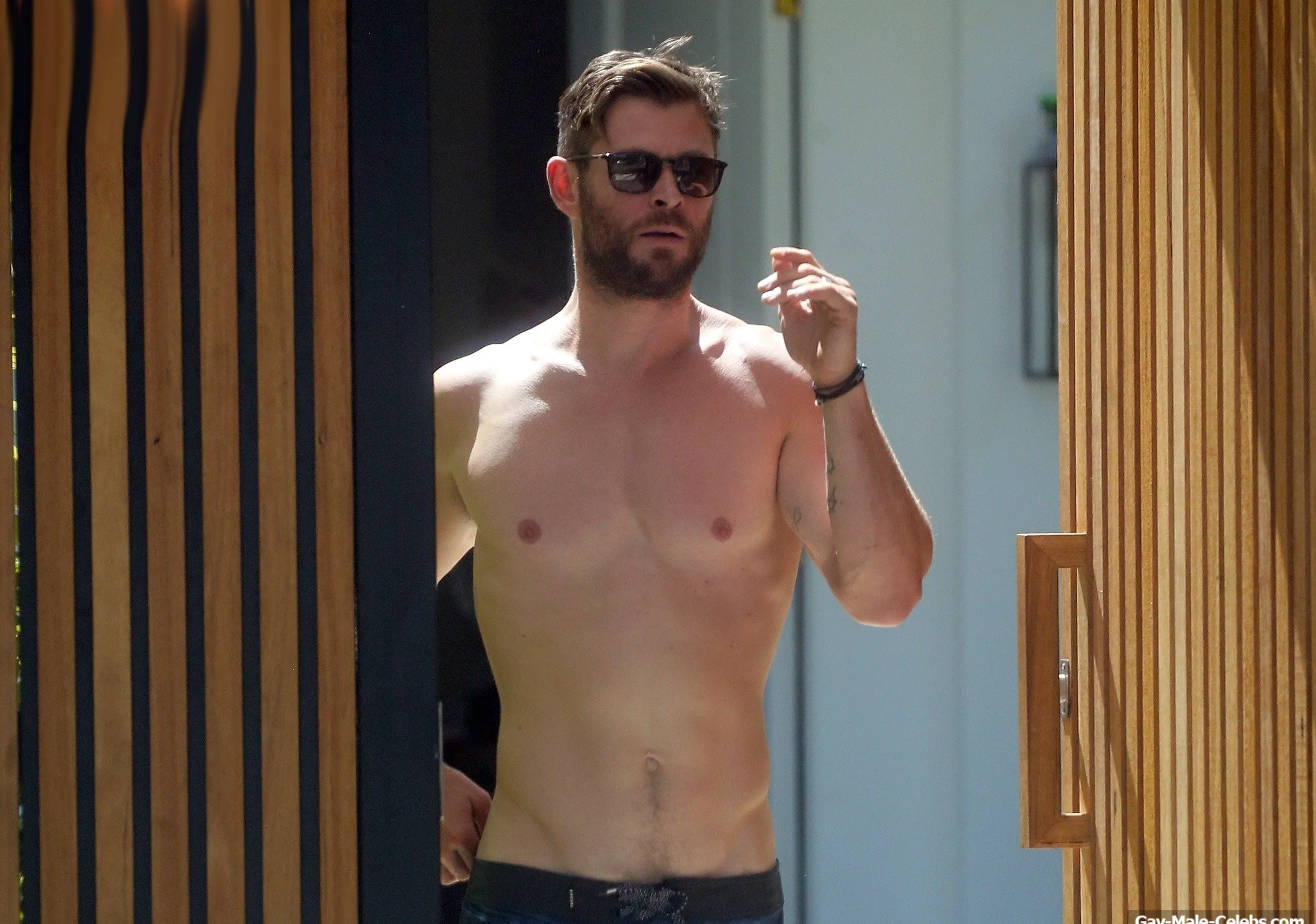 Chris Hemsworth nude