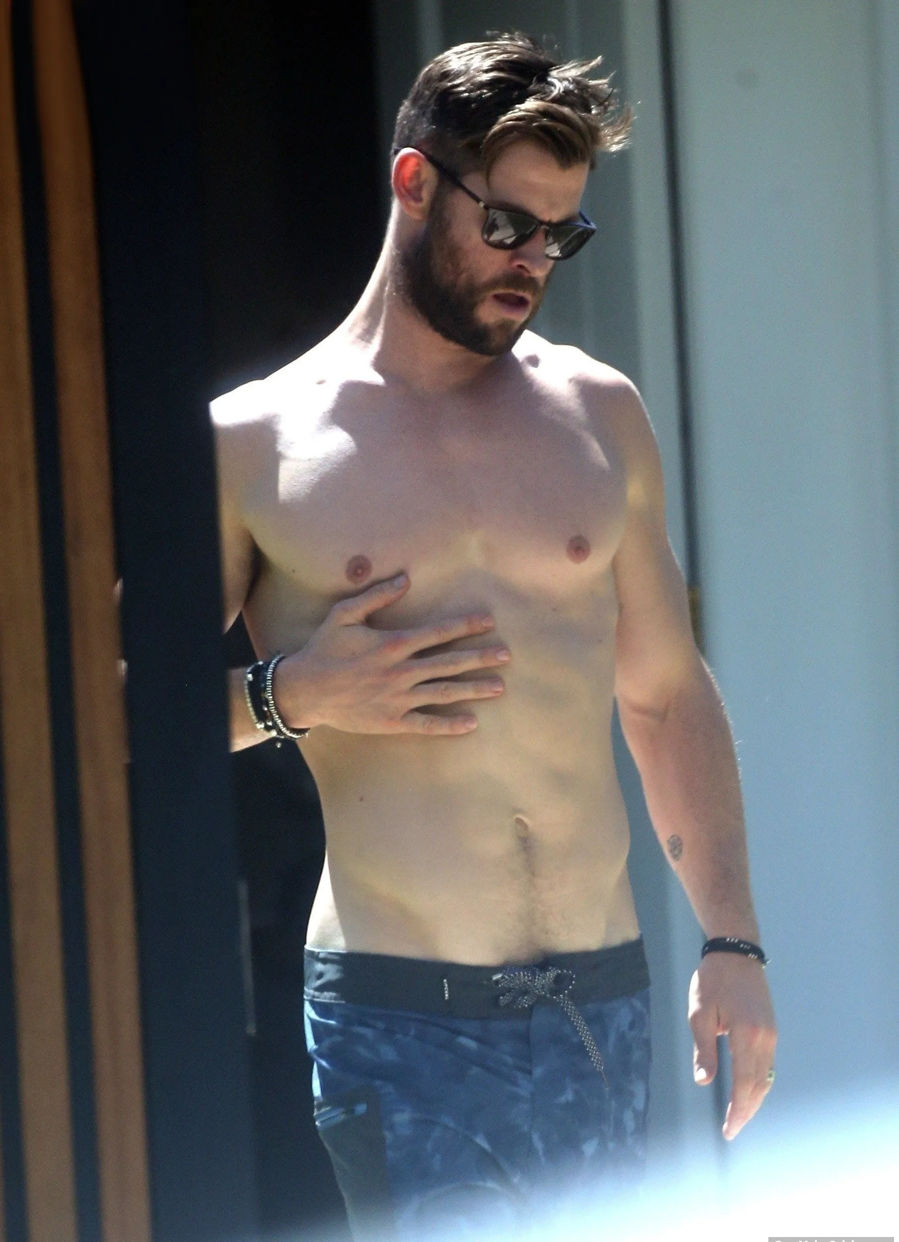 Chris Hemsworth nude