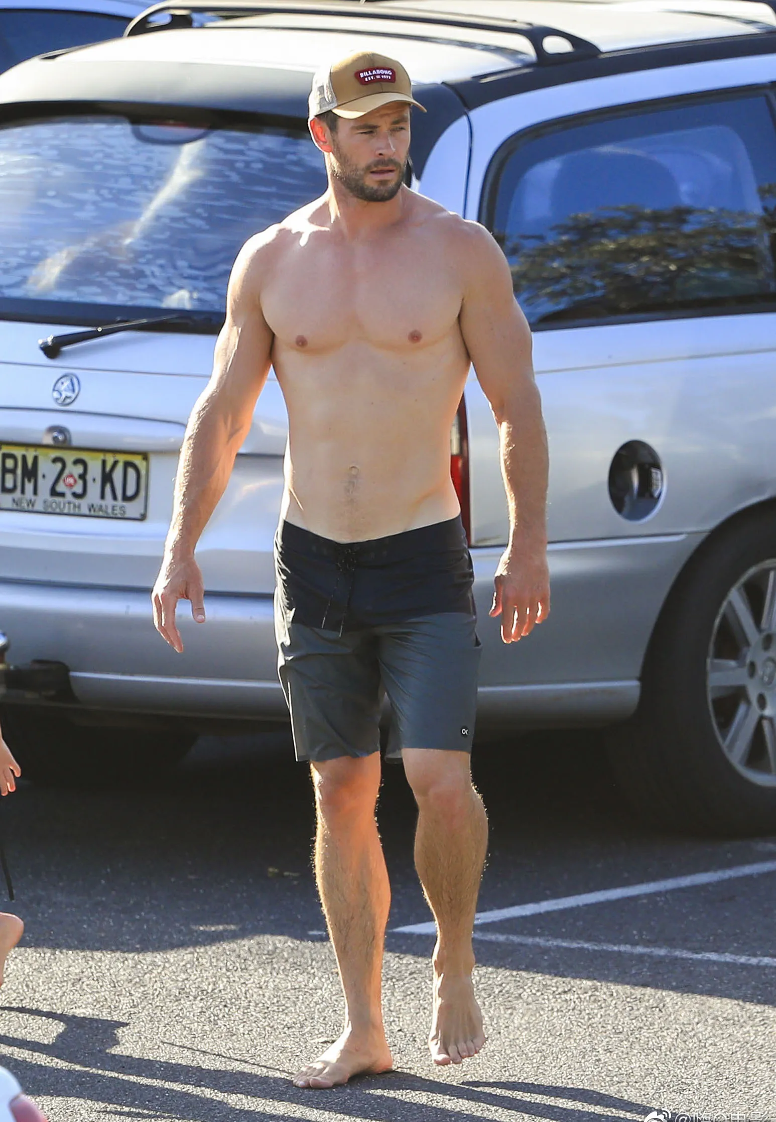 chris hemsworth cock