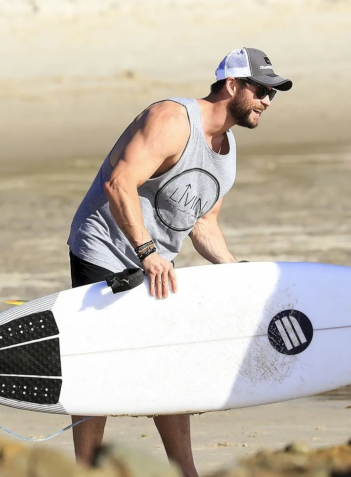 Chris Hemsworth Nude