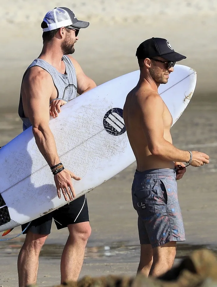 Chris Hemsworth Nude