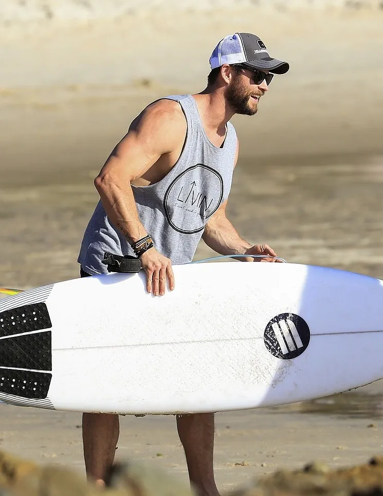 Chris Hemsworth Nude