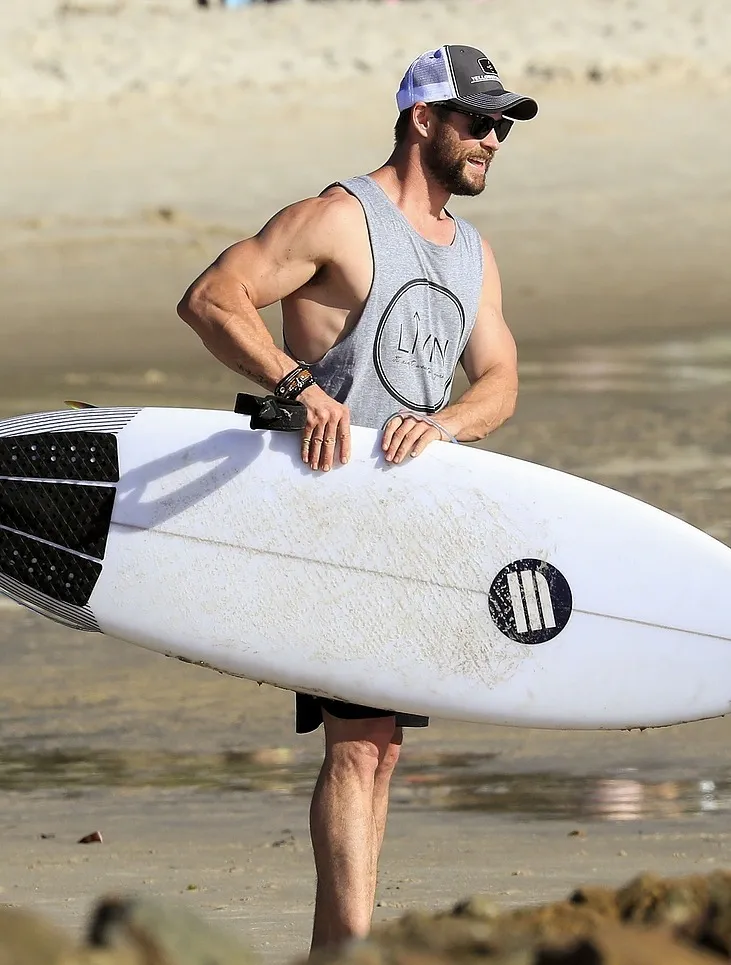 Chris Hemsworth Nude