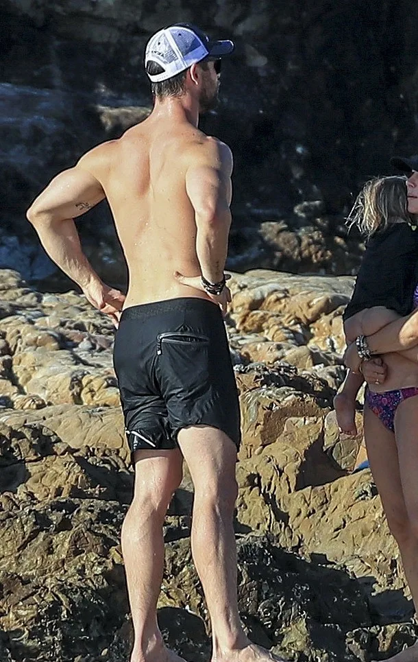 Chris Hemsworth Nude