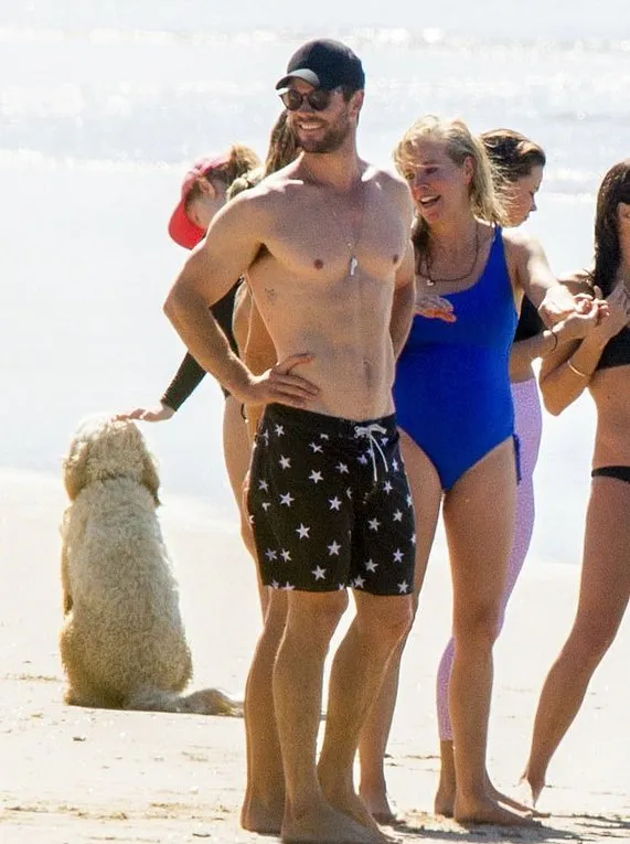 Chris Hemsworth nude