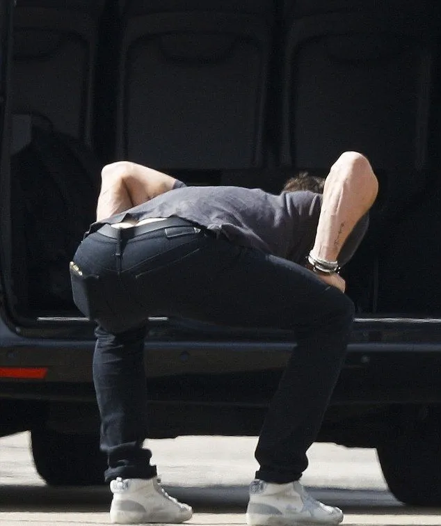 Chris Hemsworth nude