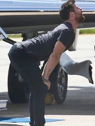 Hercris Hemsworth T -Kirt JA -istuin