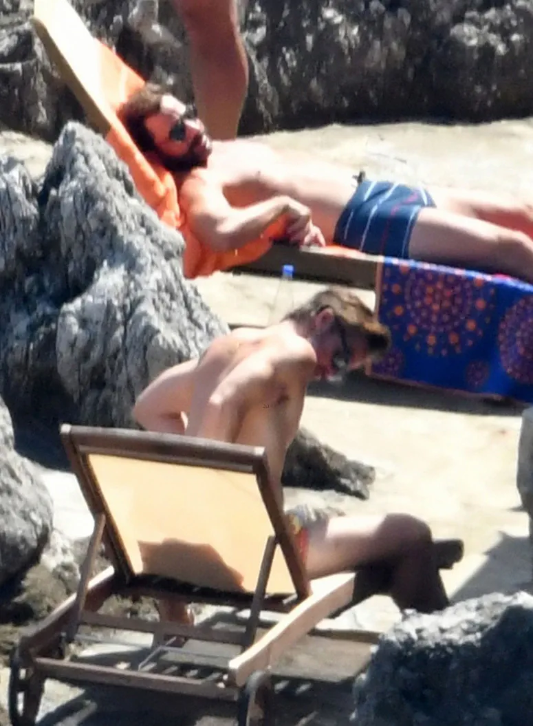 Chris Pine frontal nude