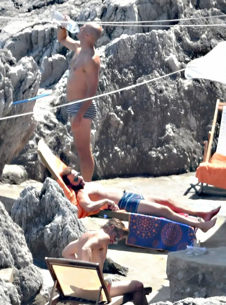 Chris Pine nude photos