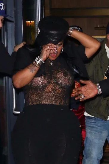 Оголені сиськи Кріссі Лампкін у Генрі Холла